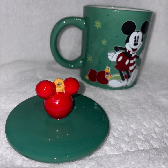 Festive Green Mug with Mickey Mouse and Lid - Picture 2 of 5